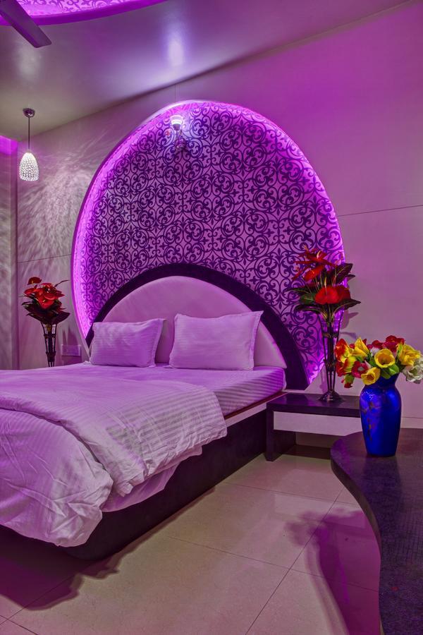 Hotel New Holiday Plaza Нашик Екстериор снимка